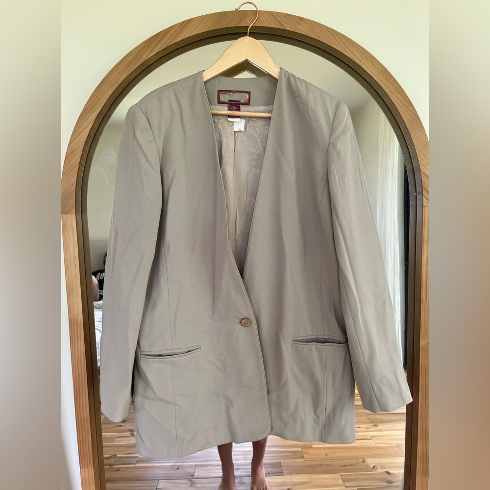 Beige blazer.